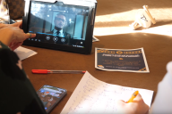 Atelier Doublage Cinéma animé par MadCityZen pour un team building original et vocal. | © MadCityZen